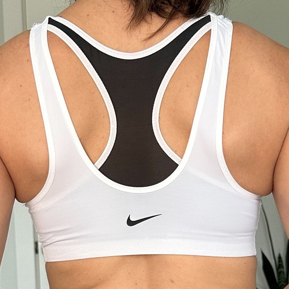 Nike front zip padded sports bra - Picture 3 of 12